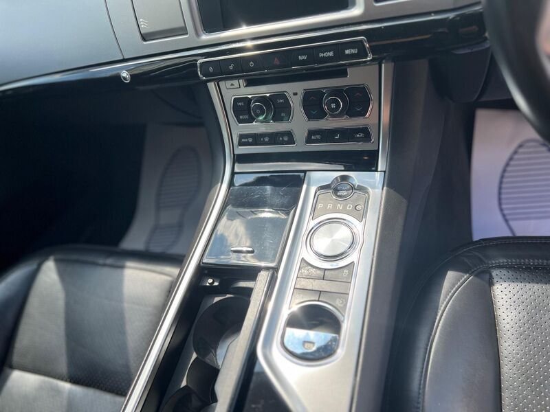 JAGUAR XF