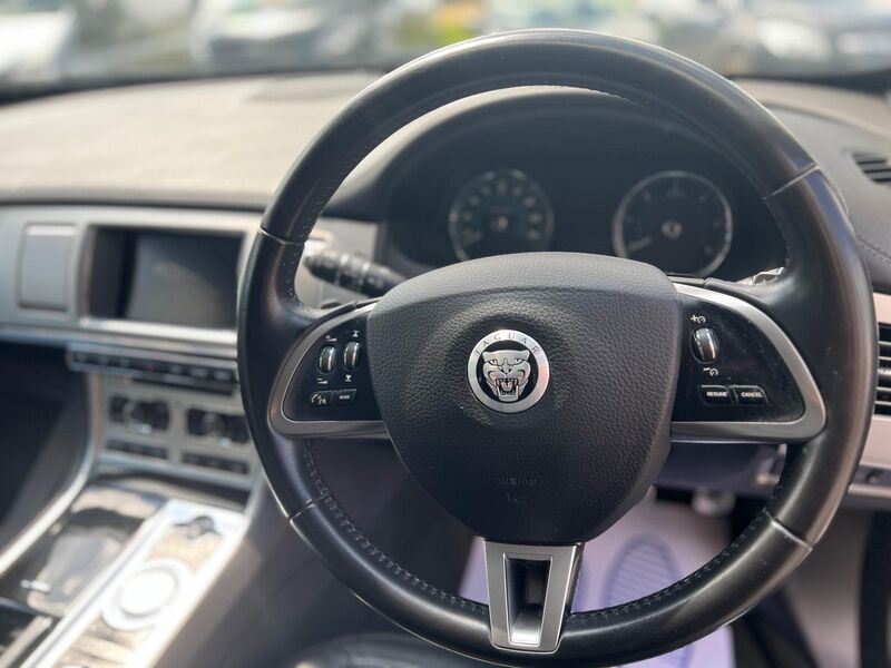 JAGUAR XF