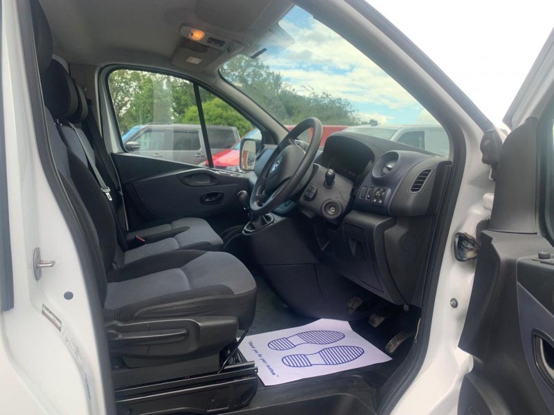 VAUXHALL VIVARO