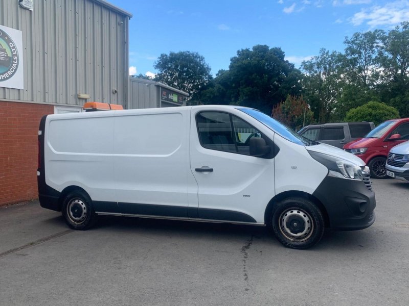 VAUXHALL VIVARO