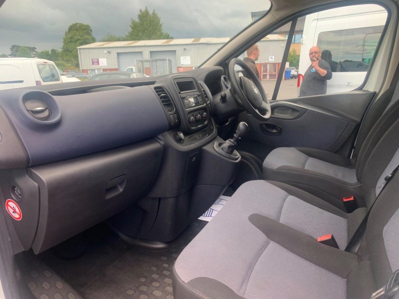VAUXHALL VIVARO