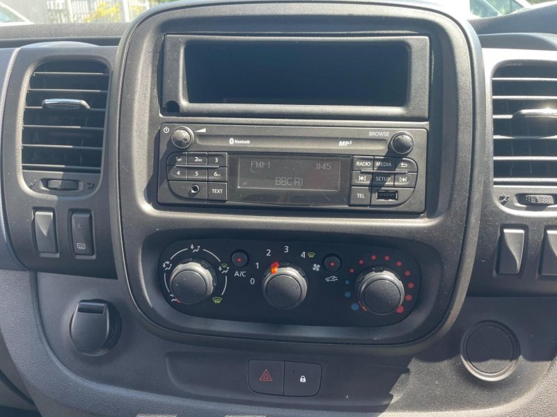 VAUXHALL VIVARO