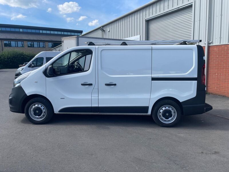 VAUXHALL VIVARO