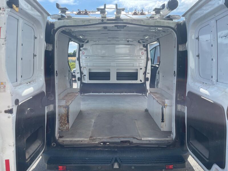 VAUXHALL VIVARO