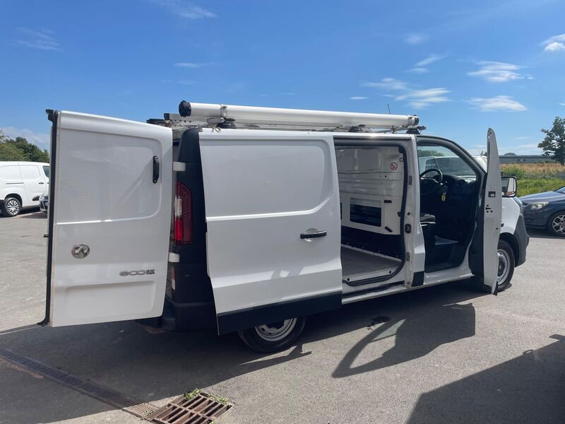 VAUXHALL VIVARO