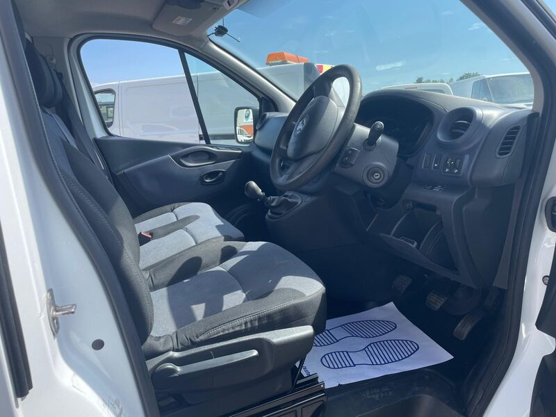 VAUXHALL VIVARO