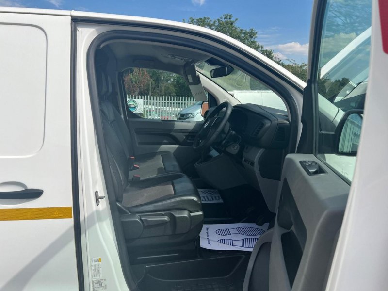 VAUXHALL VIVARO