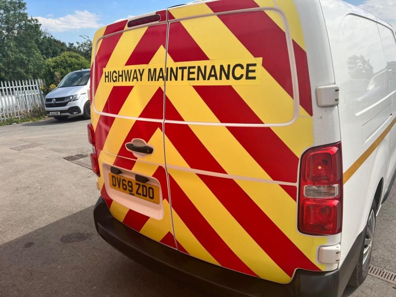 VAUXHALL VIVARO