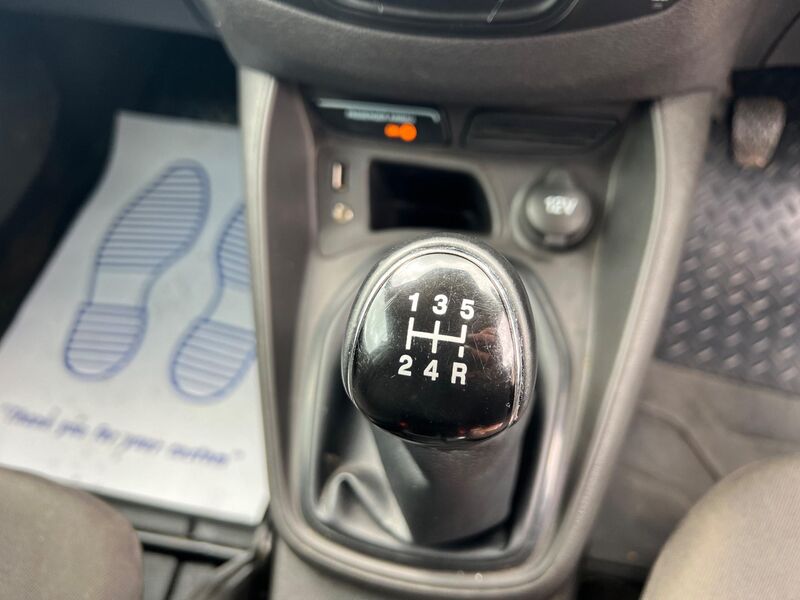 FORD TRANSIT COURIER
