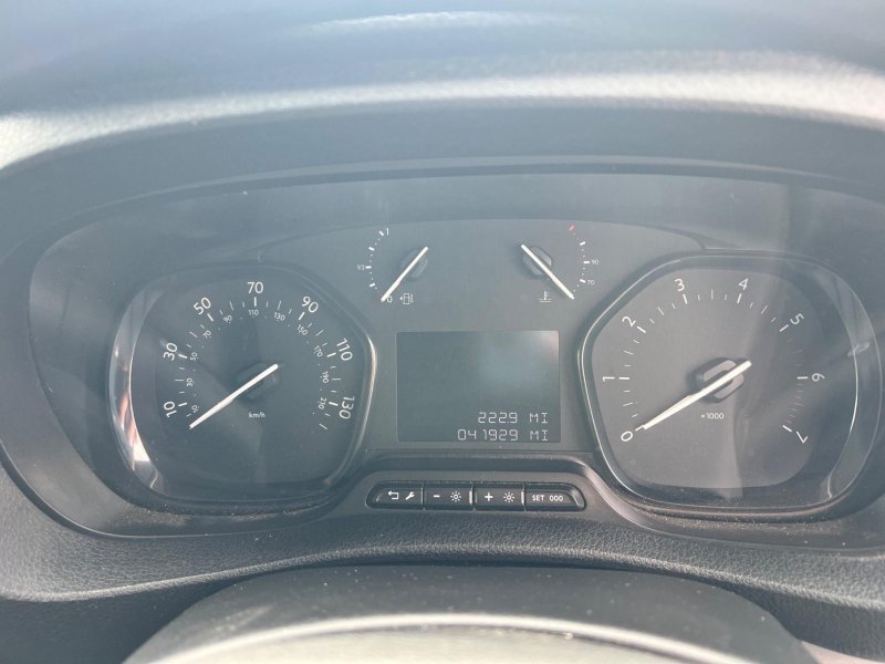 VAUXHALL VIVARO