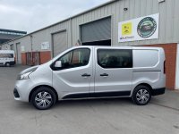 NISSAN NV300
