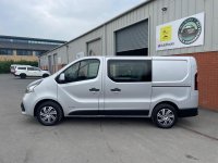 NISSAN NV300