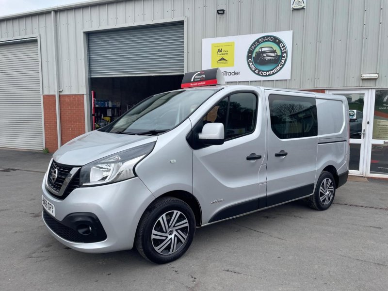NISSAN NV300
