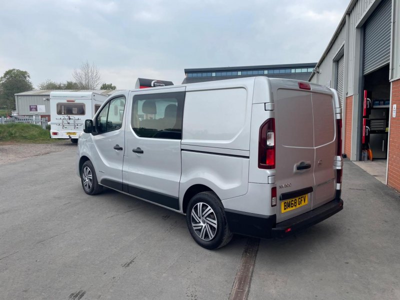 NISSAN NV300