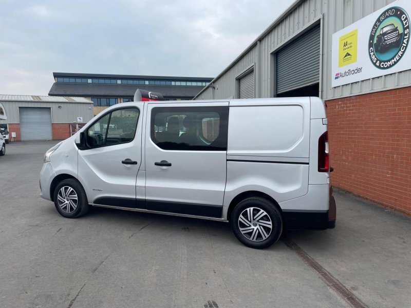 NISSAN NV300