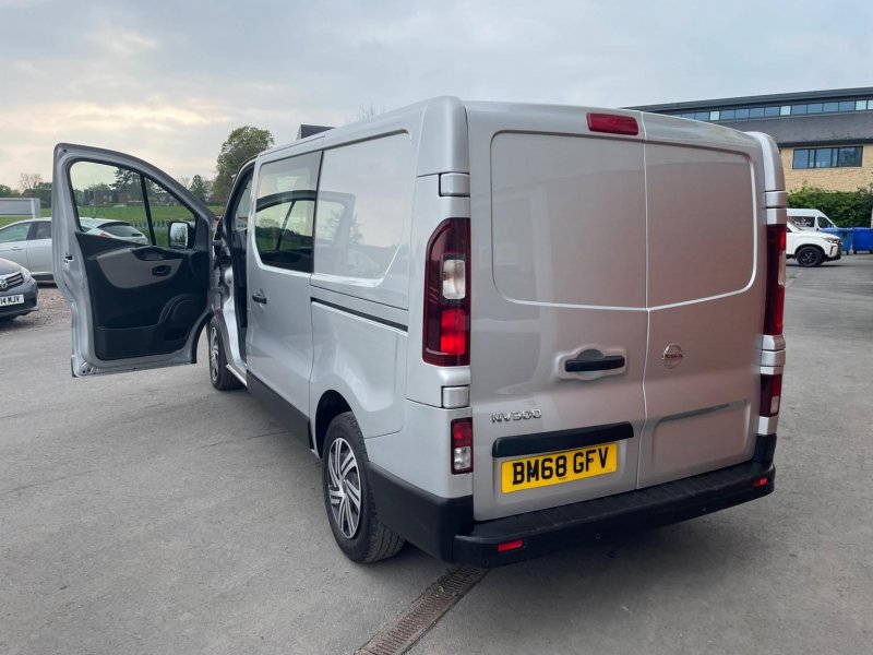 NISSAN NV300