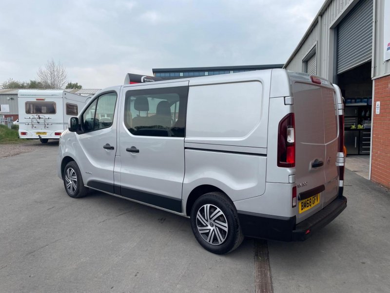 NISSAN NV300