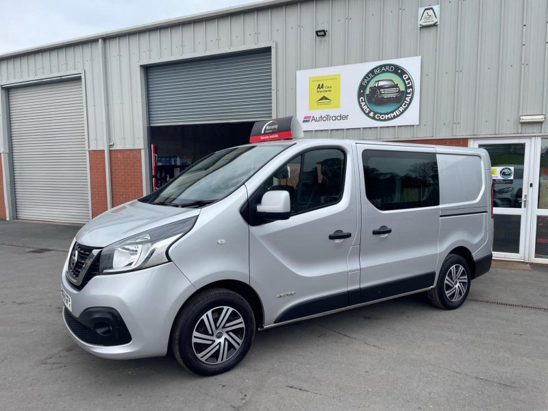 NISSAN NV300