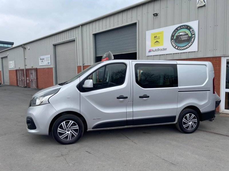 NISSAN NV300