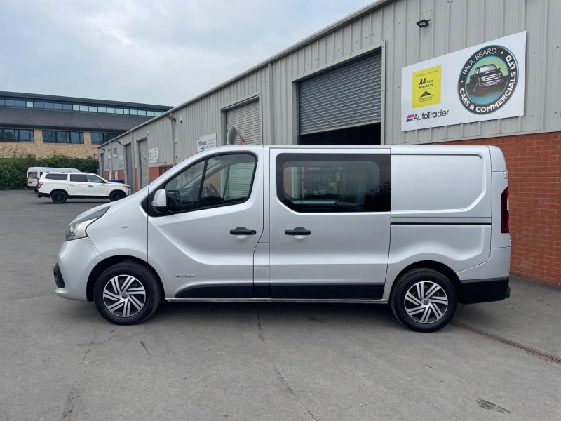 NISSAN NV300