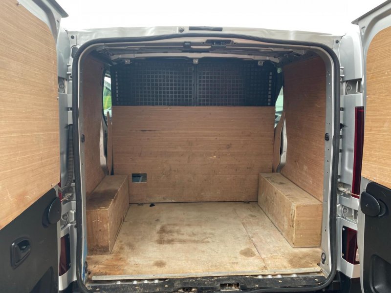 NISSAN NV300