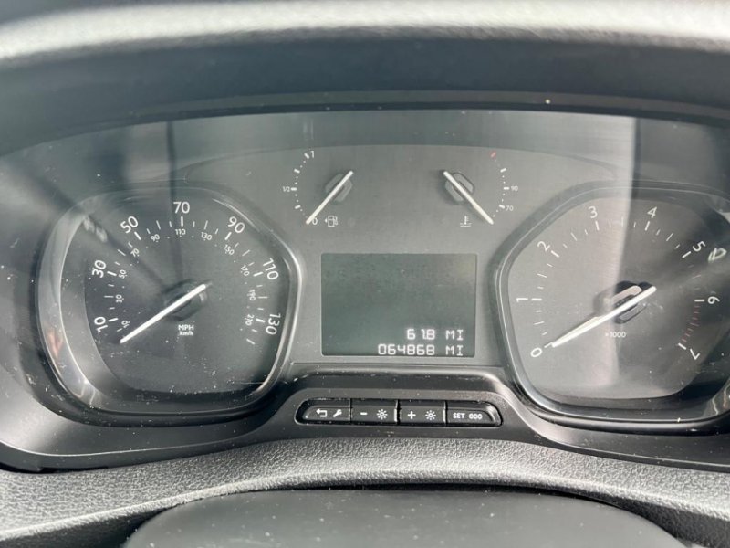 VAUXHALL VIVARO