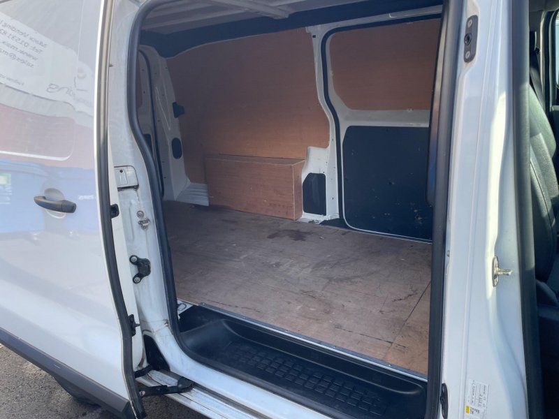 VAUXHALL VIVARO