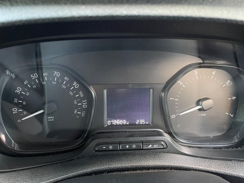 VAUXHALL VIVARO