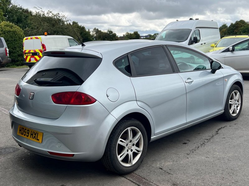 SEAT LEON