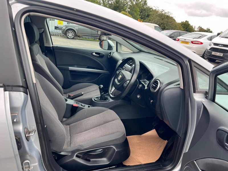 SEAT LEON