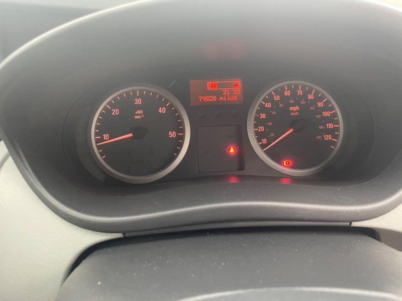 VAUXHALL VIVARO