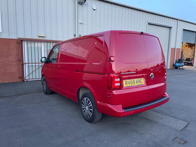 VOLKSWAGEN TRANSPORTER