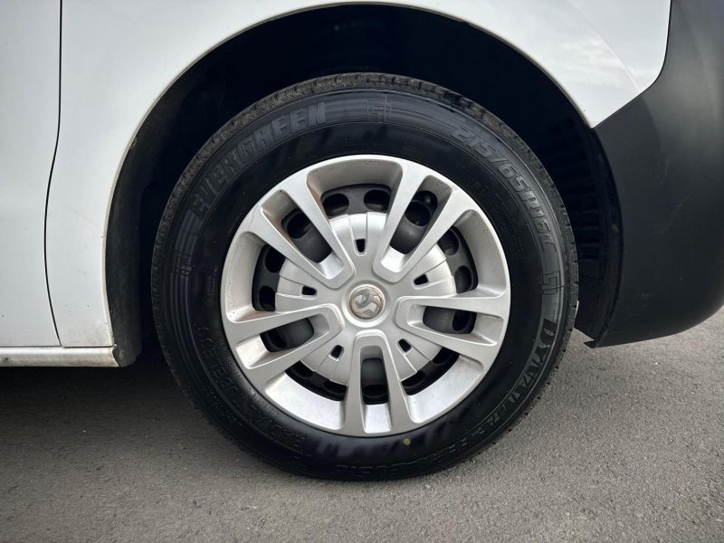 VAUXHALL VIVARO