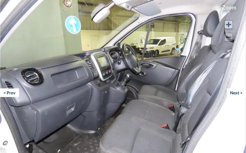 NISSAN NV300