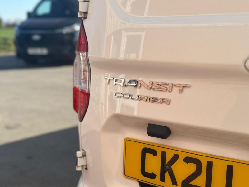 FORD TRANSIT COURIER