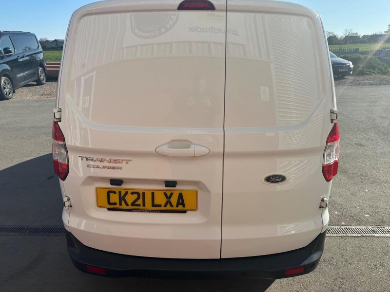FORD TRANSIT COURIER
