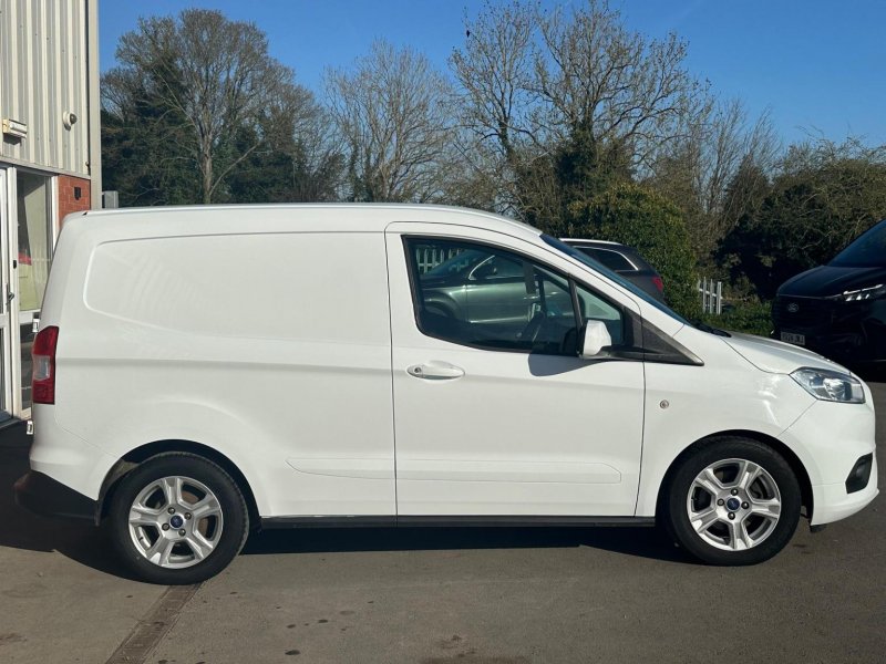 FORD TRANSIT COURIER