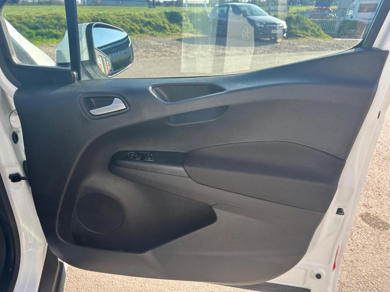 FORD TRANSIT COURIER