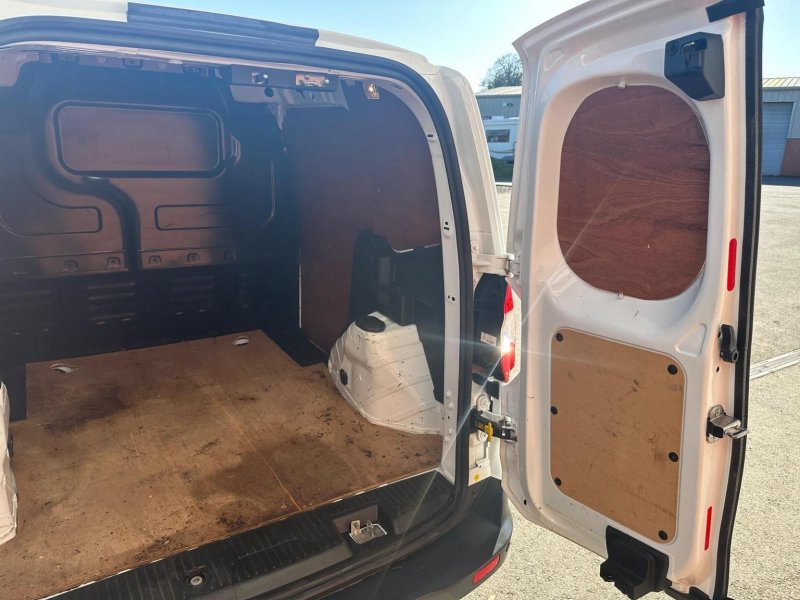 FORD TRANSIT COURIER