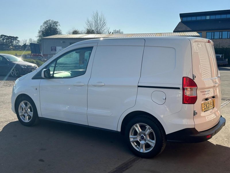 FORD TRANSIT COURIER