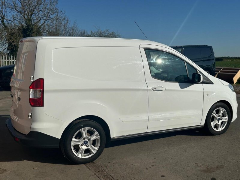FORD TRANSIT COURIER